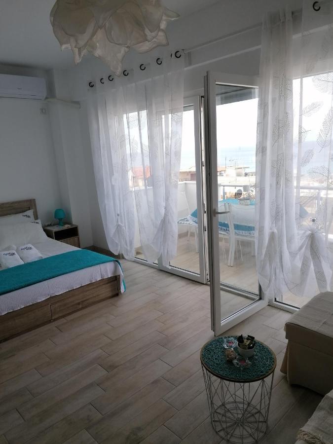 Crystal Blue Apartments Nea Kallikrateia ภายนอก รูปภาพ