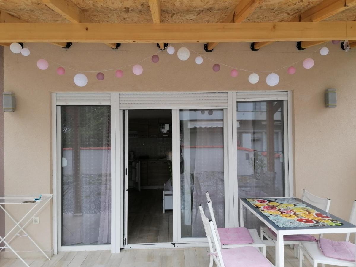 Crystal Blue Apartments Nea Kallikrateia ภายนอก รูปภาพ