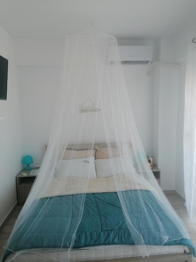 Crystal Blue Apartments Nea Kallikrateia ภายนอก รูปภาพ