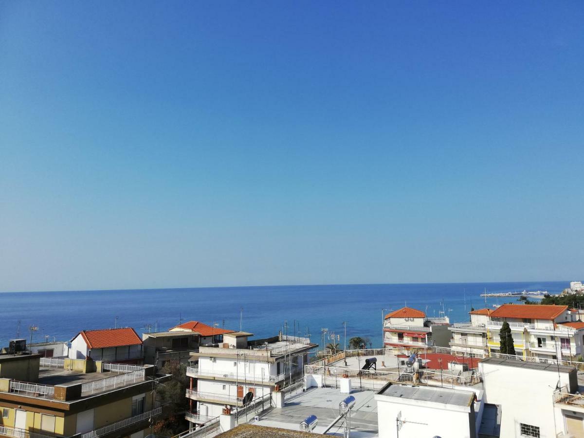 Crystal Blue Apartments Nea Kallikrateia ภายนอก รูปภาพ